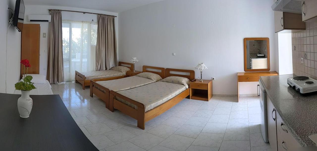 Artemis Studios - Pool And Garden Koszkinú Kültér fotó